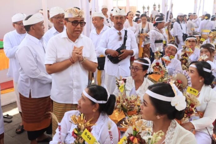 Wali Kota Jaya Negara Hadiri Upacara Maligia Punggel di Intaran Sanur Wali Kota Jaya Negara Hadiri Upacara Maligia Punggel di Intaran Sanur